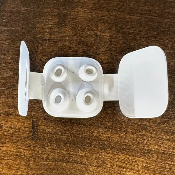 Apple AirPods Pro with Wireless Charging Case - Model MWP22AM/A - STATIC NOISE - Picture 9 of 11